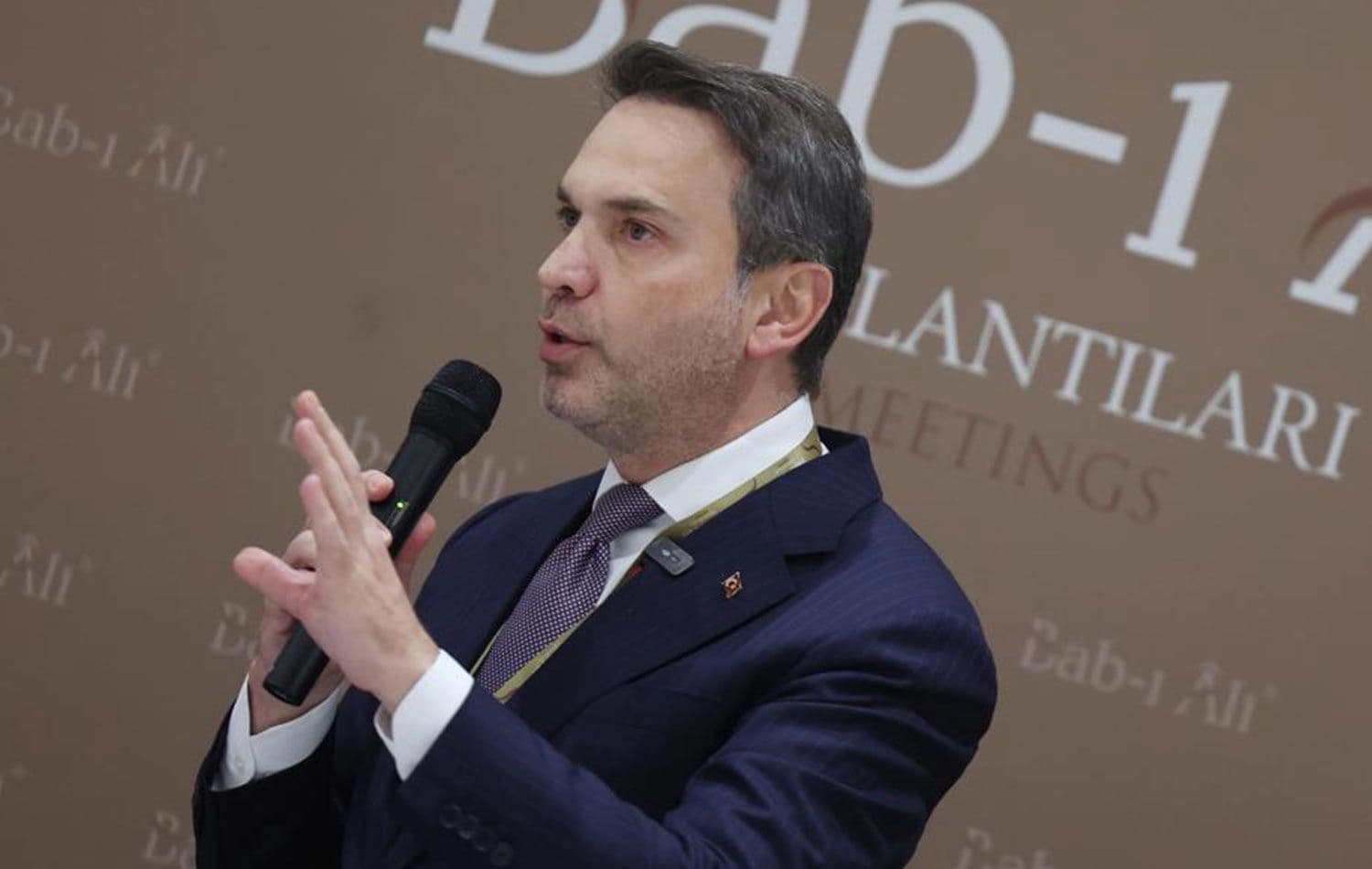 Türkiye Enerji ve Tabii Kaynaklar Bakanı Alparslan Bayraktar, İstanbul'da Bab-ı Ali Toplantıları'nda konuştu. / AA