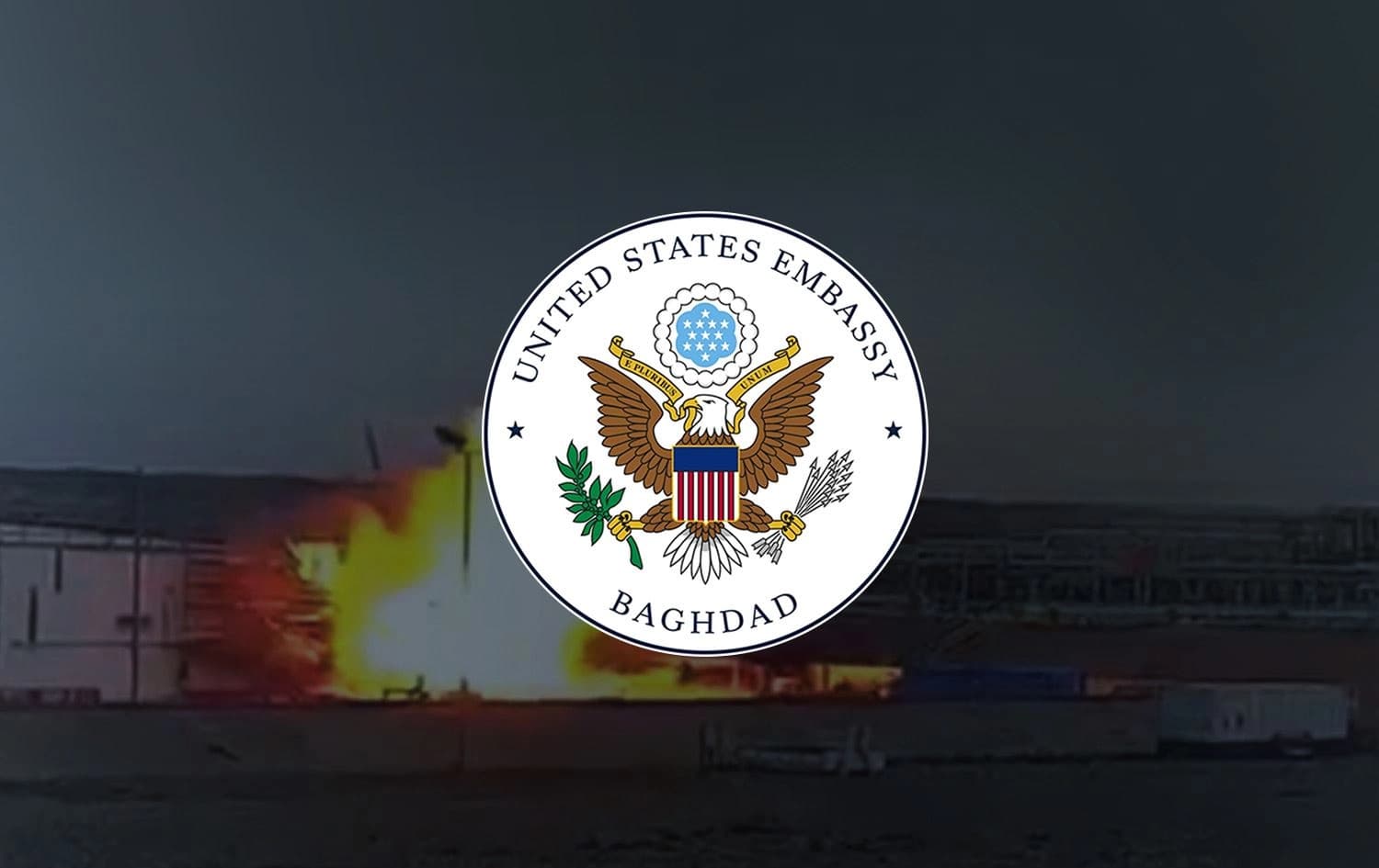 Êrişa Qada Kormorê û Logoya Balyozxaneya Amerîkayê ya Bexdayê /Wêne: Rûdaw Grafîk