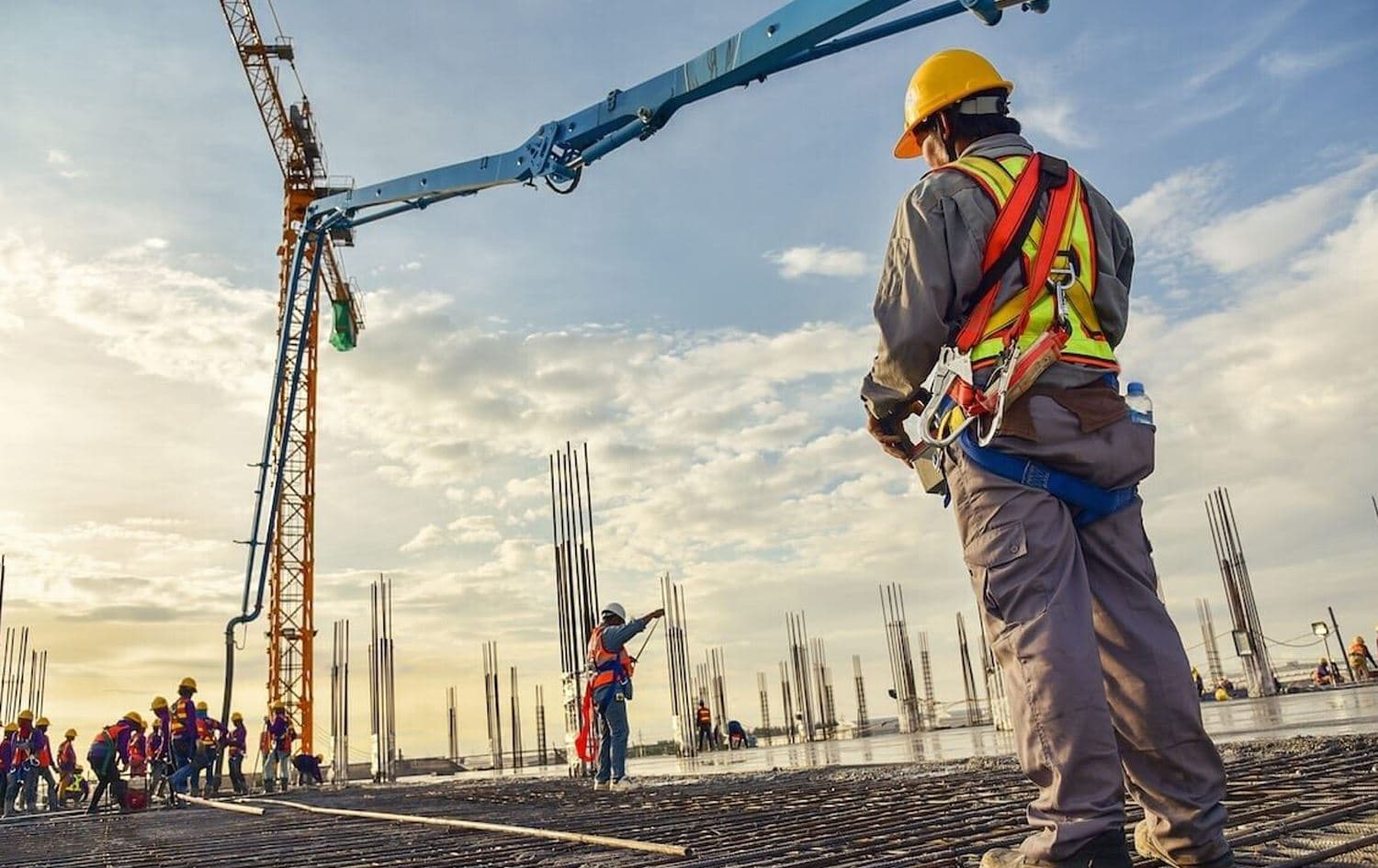 کرێکارێکی بیناسازی لە تورکیا.