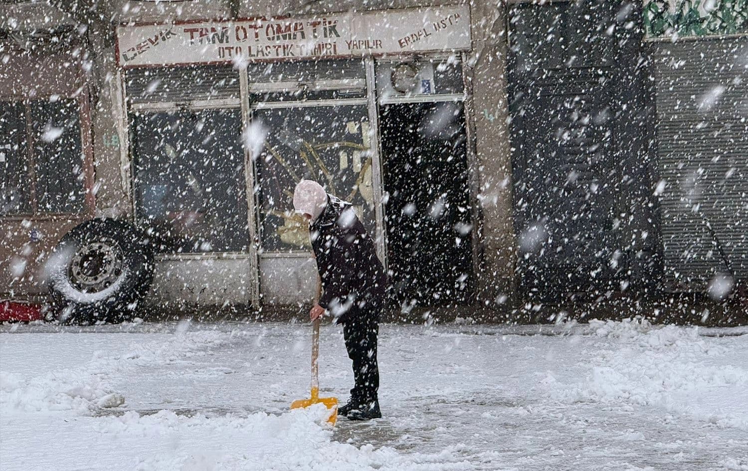 Van Başkale'de kar yağışı / Foto: AA