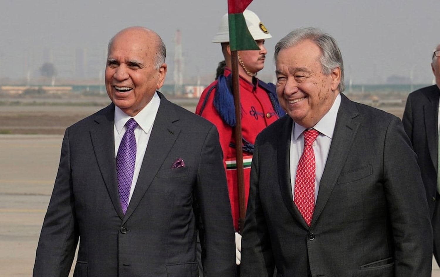 پێشوازیی فوئاد حوسێن، جێگری سەرۆکوەزیران و وەزیری دەرەوەی عێراق لە ئەنتۆنیۆ گوتێرێز، سکرتێری گشتیی UN