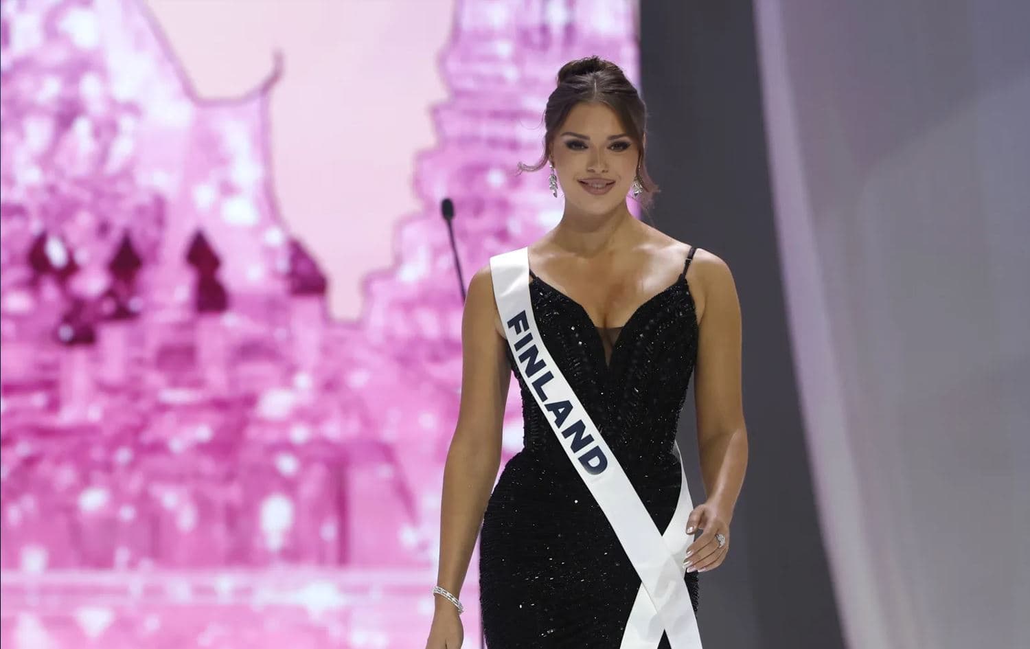 Finlandiya'da Eylül ayında "Miss Finland" (Finlandiya Güzeli) seçilen Sarah Dzafce - Foto: EPA