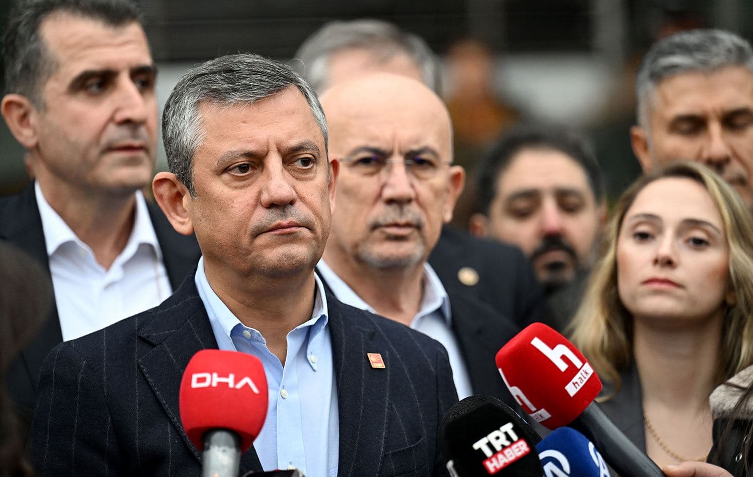 CHP Genel Başkanı Özgür Özel basın mensuplarının sorularını yanıtladı. / AA