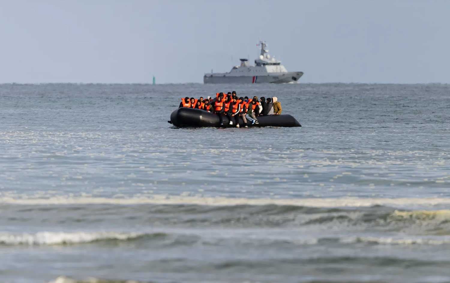 Migrants attempt to cross the English Channel on the beach of Gravelines, near Dunkirk, northern France, April 26, 2024. File photo: AFP