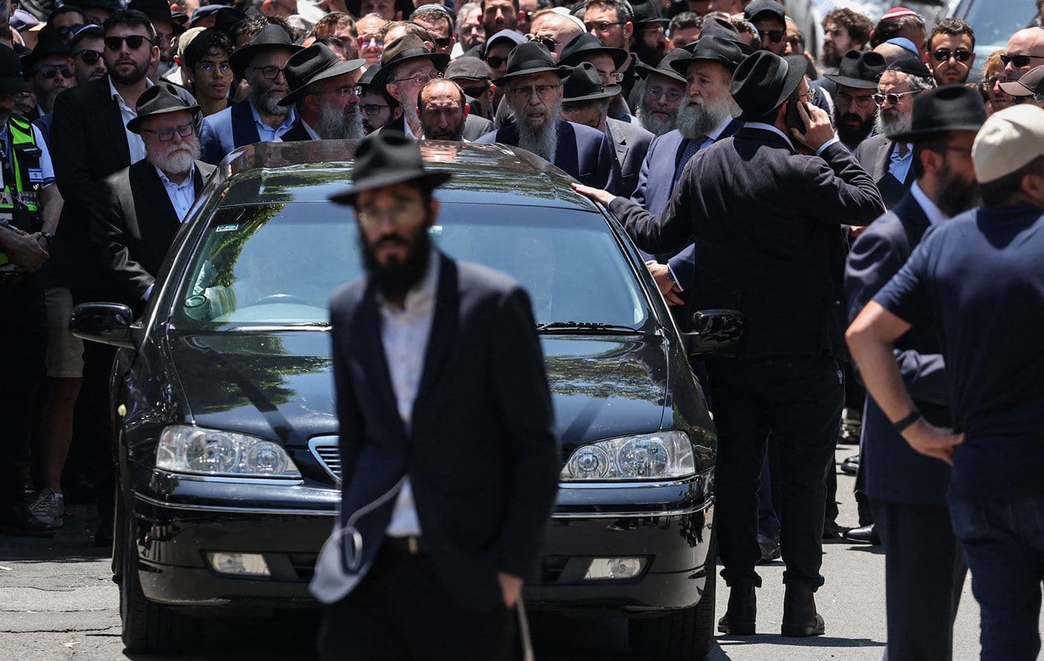 14 Aralık'taki Bondi plajı saldırısında öldürülen haham Eli Schlanger için Sidney'deki Chabad of Bondi Sinagogu'nda cenaze töreni düzenlendi. / 17 Aralık 2025 / AFP