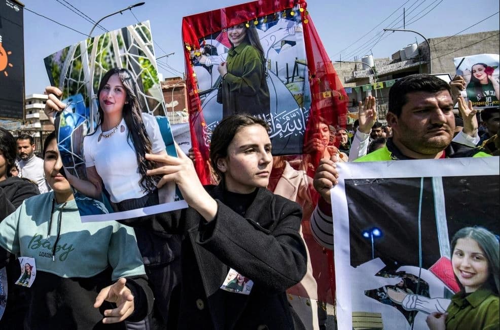 Demonstrators gather in Qamishli, northeast Syria (Rojava), on March 11, 2025 to protest violence targeting Syria’s Alawite minority. Photo: AFP