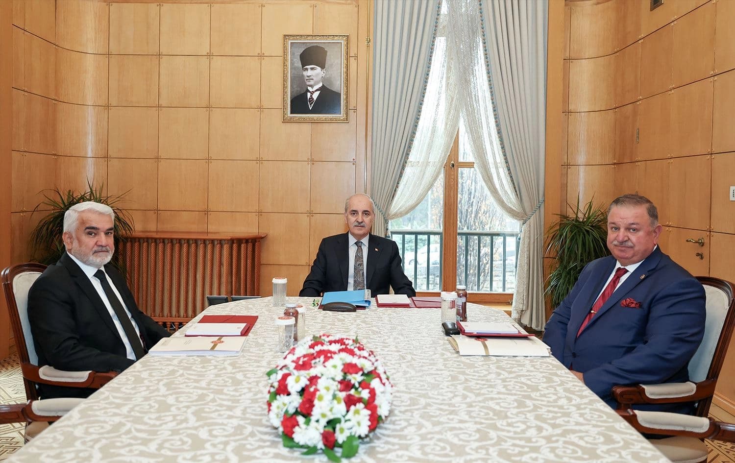 TBMM Başkanı Numan Kurtulmuş, HÜDA PAR Genel Başkanı Zekeriya Yapıcıoğlu ile görüştü.