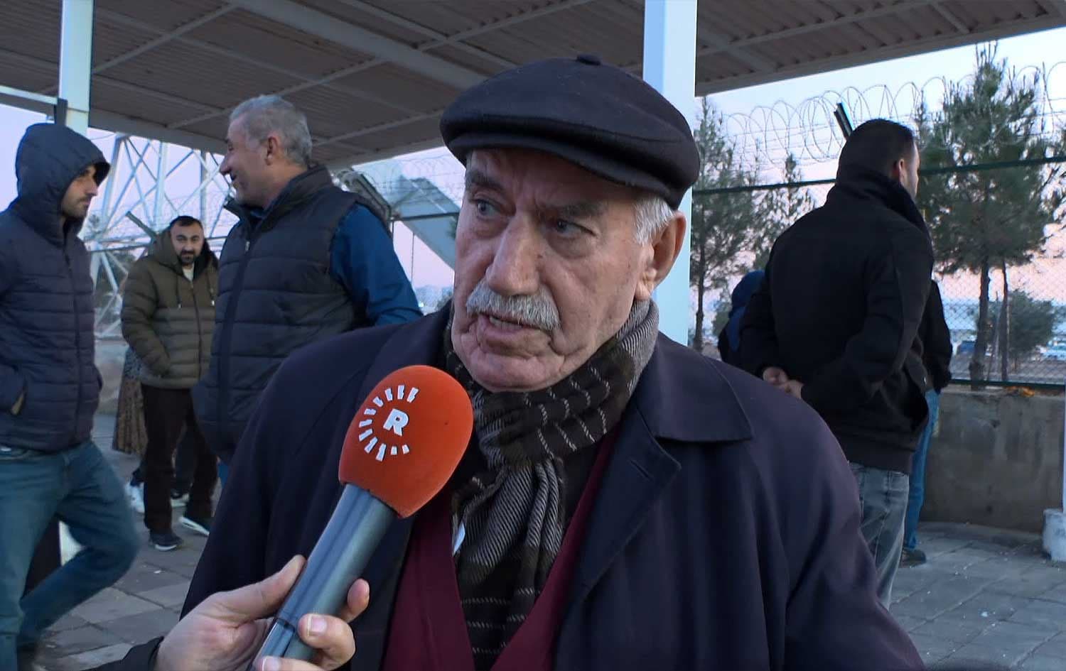 Bahri Yaprak, a Kurdish father from the Bismil municipality in Diyarbakir province, waits outside a prison in Diyarbakir on December 25, 2025. Photo: screengrab/Rudaw