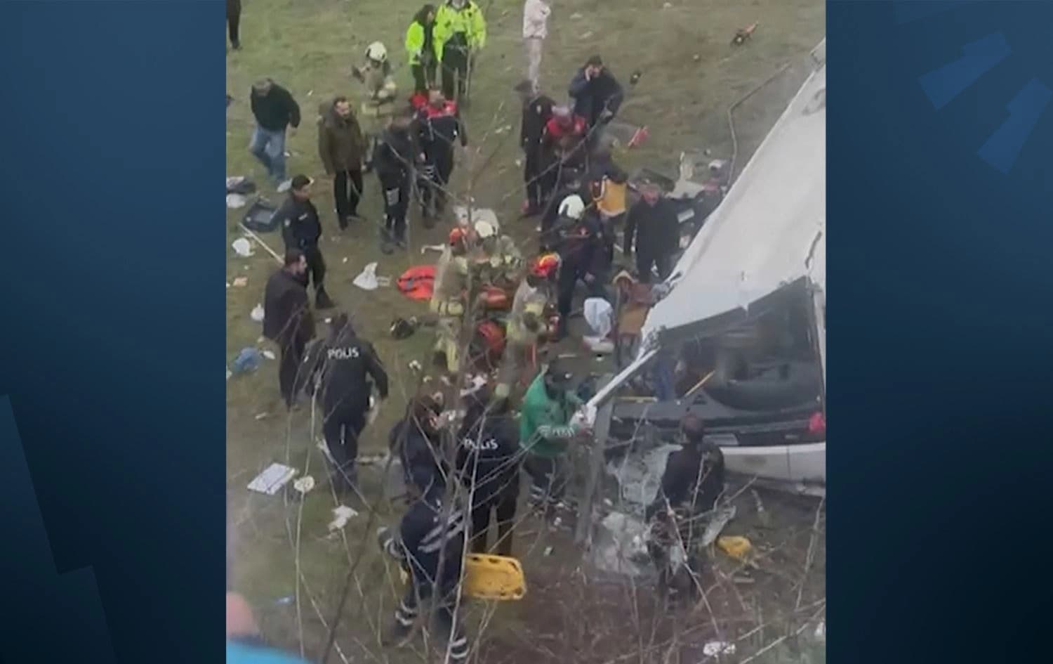 تیمەکان قوربانییەکان لە شوێنی رووداوەکە دەگوازنەوە