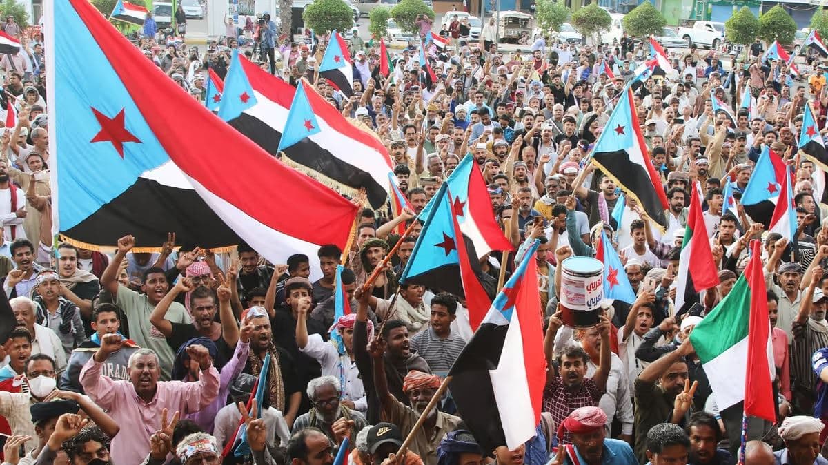 Supporters of the Southern Transitional Council (STC), a coalition of separatist groups seeking to restore the state of South Yemen, hold South Yemen flags during a rally, in Aden, Yemen, Friday, Jan. 2, 2026. Photo: AP
