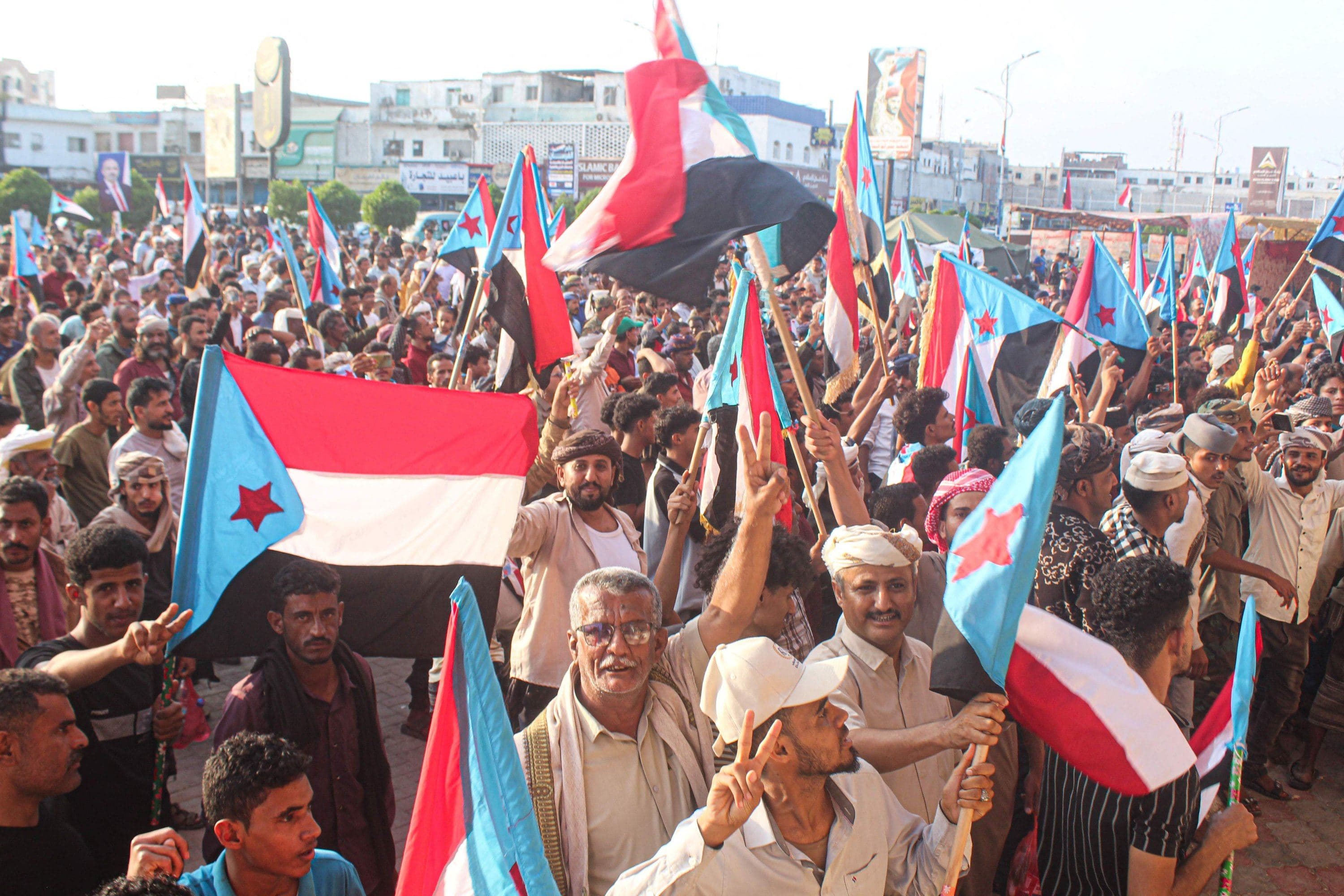 Supporters of the Southern Transitional Council (STC), which wants to revive an independent South Yemen, wave the old South Yemen flag in the port city of Aden, Yemen, Dec. 8, 2025. Photo: AFP