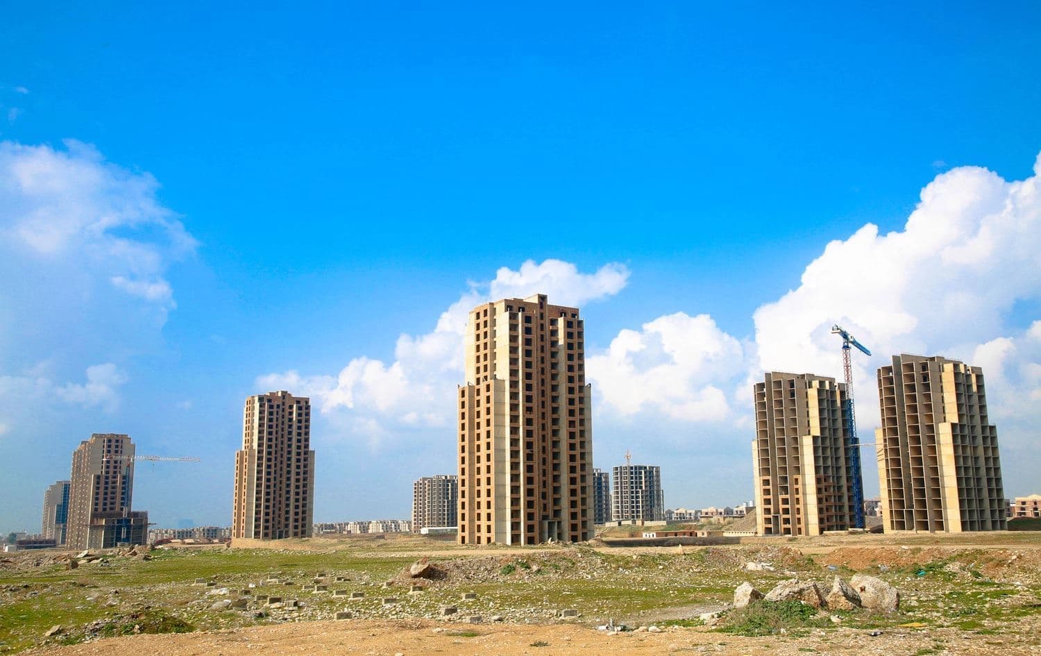 دیمەنێکی پرۆژەی جێهێڵدراوی دەشتی بەهەشت لە هەولێر. 