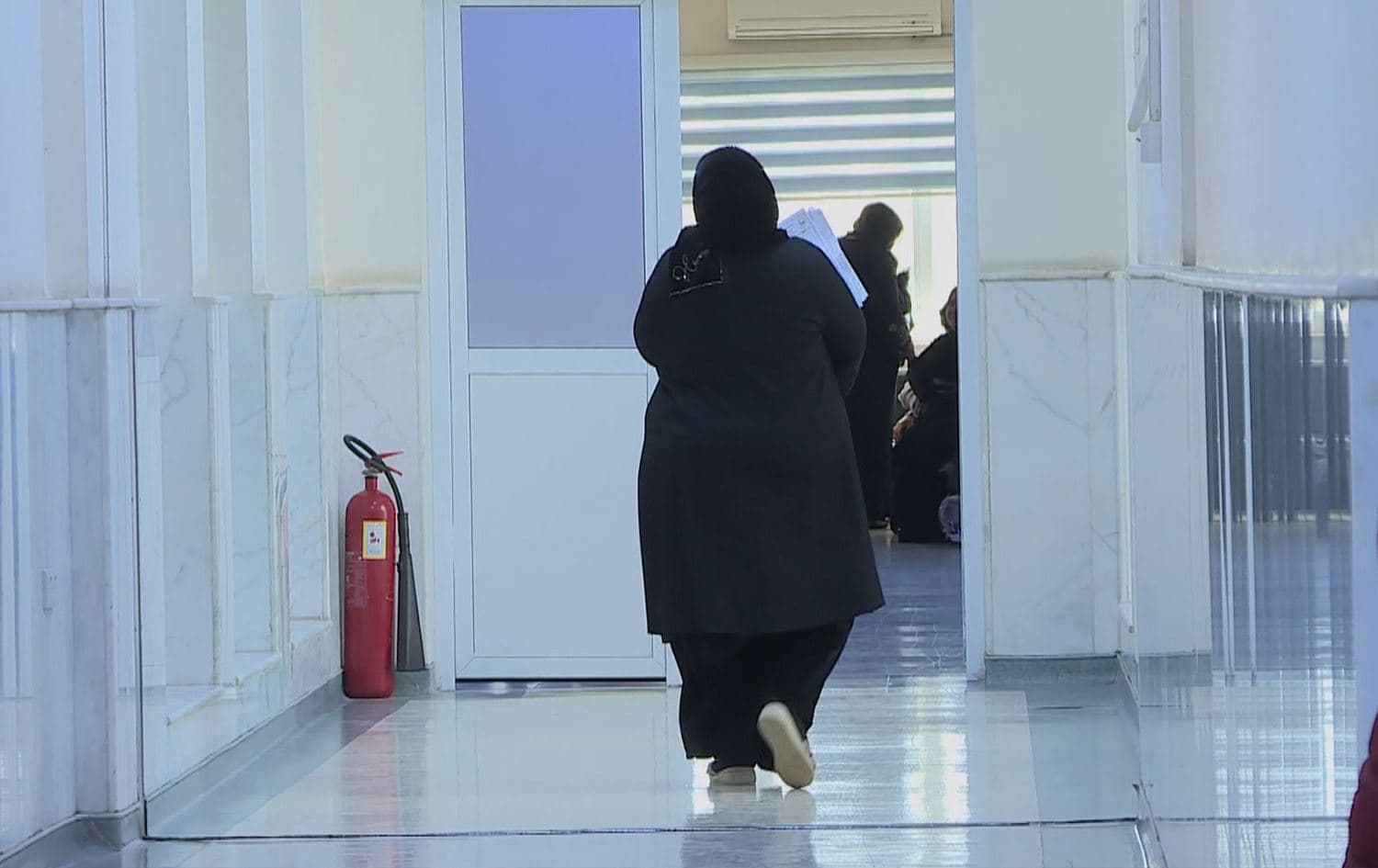 نەخۆشێک لەنێو نەخۆشخانە.