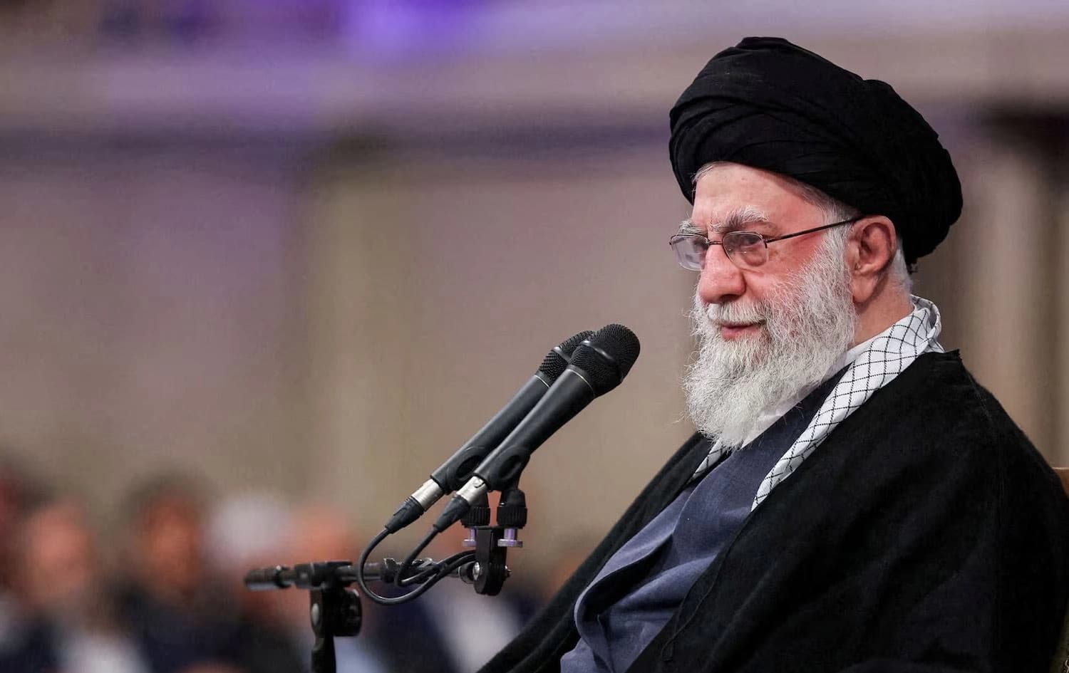 عەلی خامنەیی، رێبەری کۆماری ئیسلامیی کوردستان