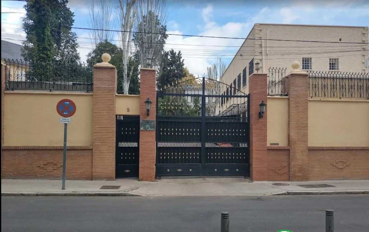 باڵەخانەی باڵیۆزخانەی ئێران لە مەدرید