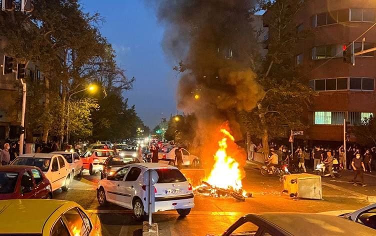 دیمەنێک لە خۆپێشاندانەکانی ئێران. 