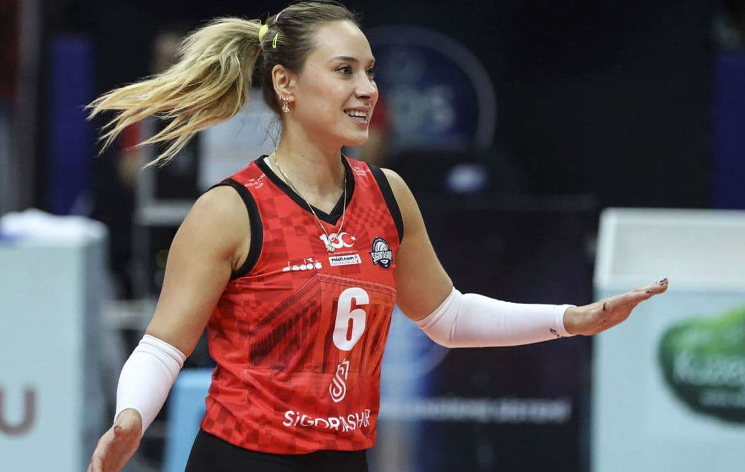 Voleybol oyuncusu Derya Çayırgan 