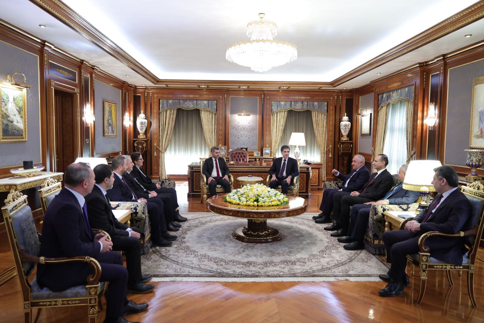 Başkan Neçirvan Barzani, Amedspor heyetini kabul etti: Spor, barış ve kardeşlik köprüsüdür
