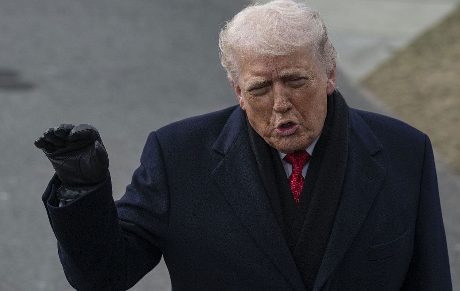 ABD Başkanı Trump, Beyaz Saray'dan ayrılırken gazetecilerin sorularını cevapladı. / AA