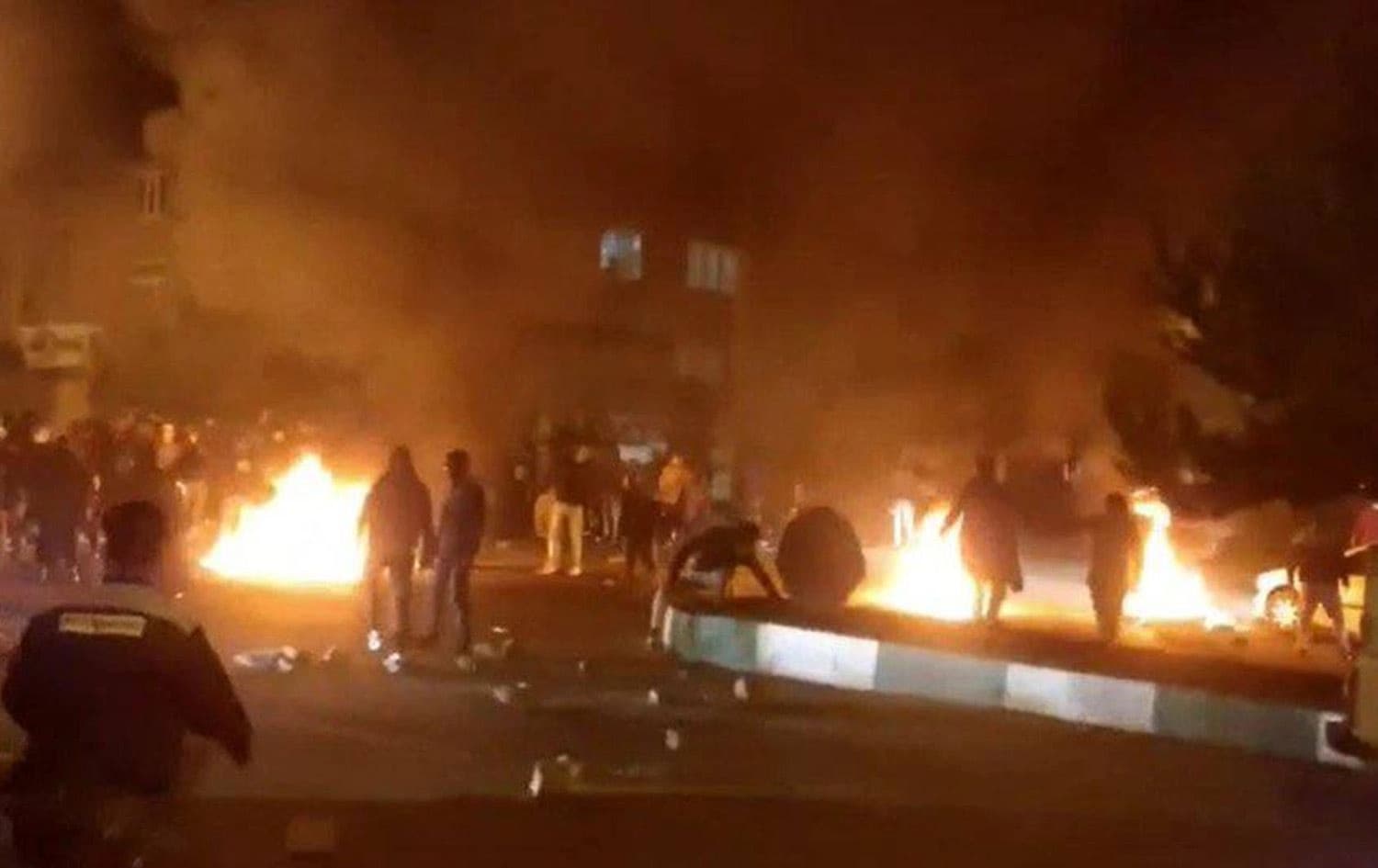 دیمەنێکی خۆپێشاندان لە تاران