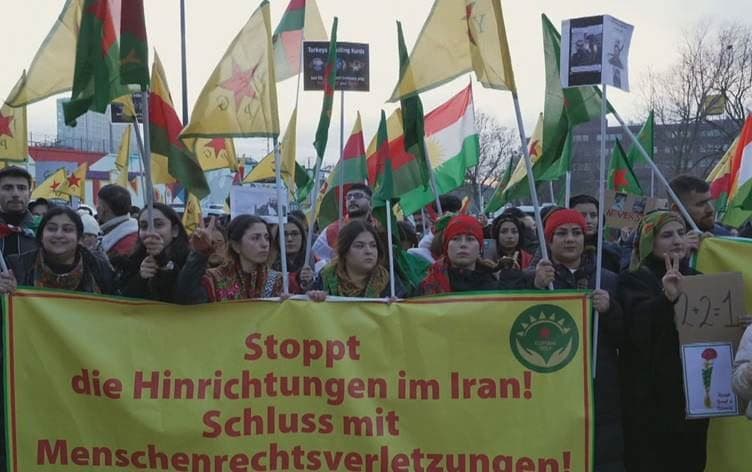 Dortmund’da Rojava’ya destek eylemi: Almanlar da katıldı