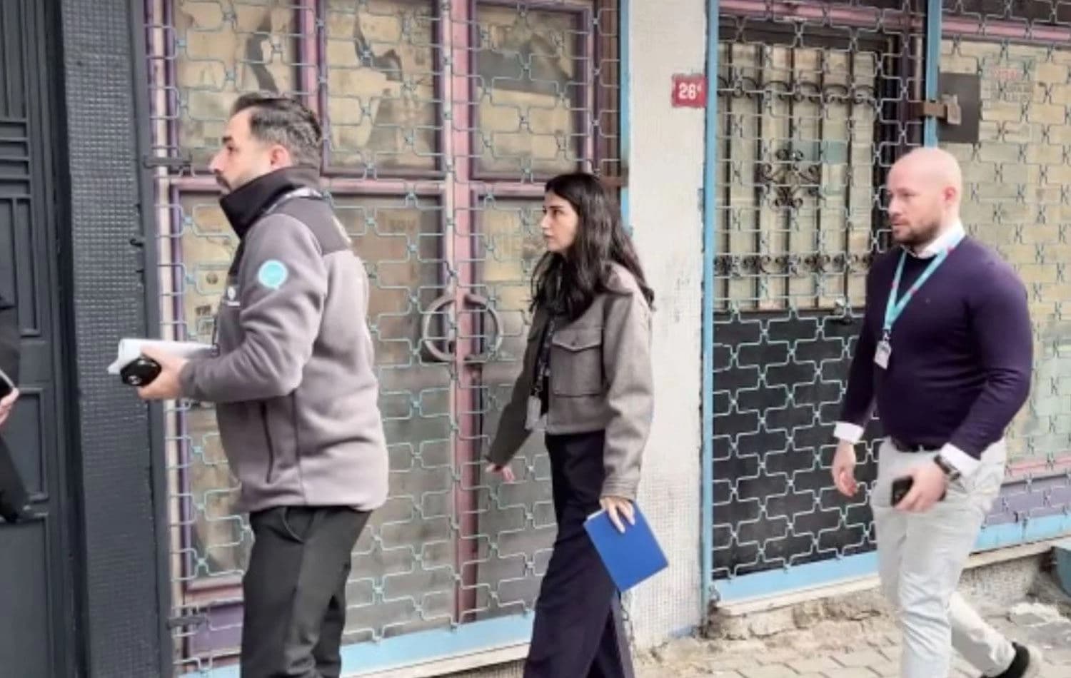 Olay yerine giden görevliler / Video alıntısı / Kaynak: AA