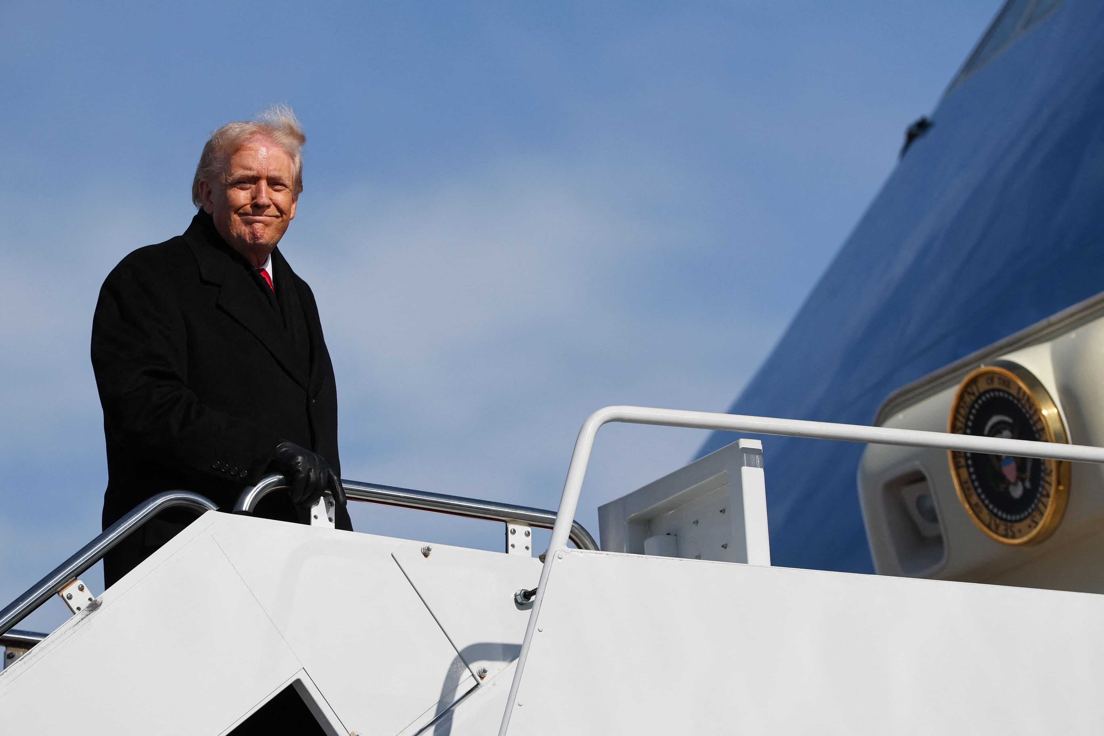 US President Donald Trump boards Air Force One on January 27, 2026 at Joint Base Andrews, Maryland. Photo: AFP 