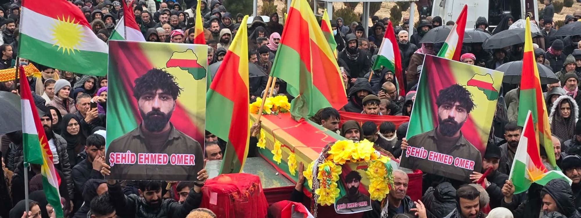 وێنە.. پێشوازیکردن لە تەرمی شەهید ئەحمەد عومەر لە قامشلۆ