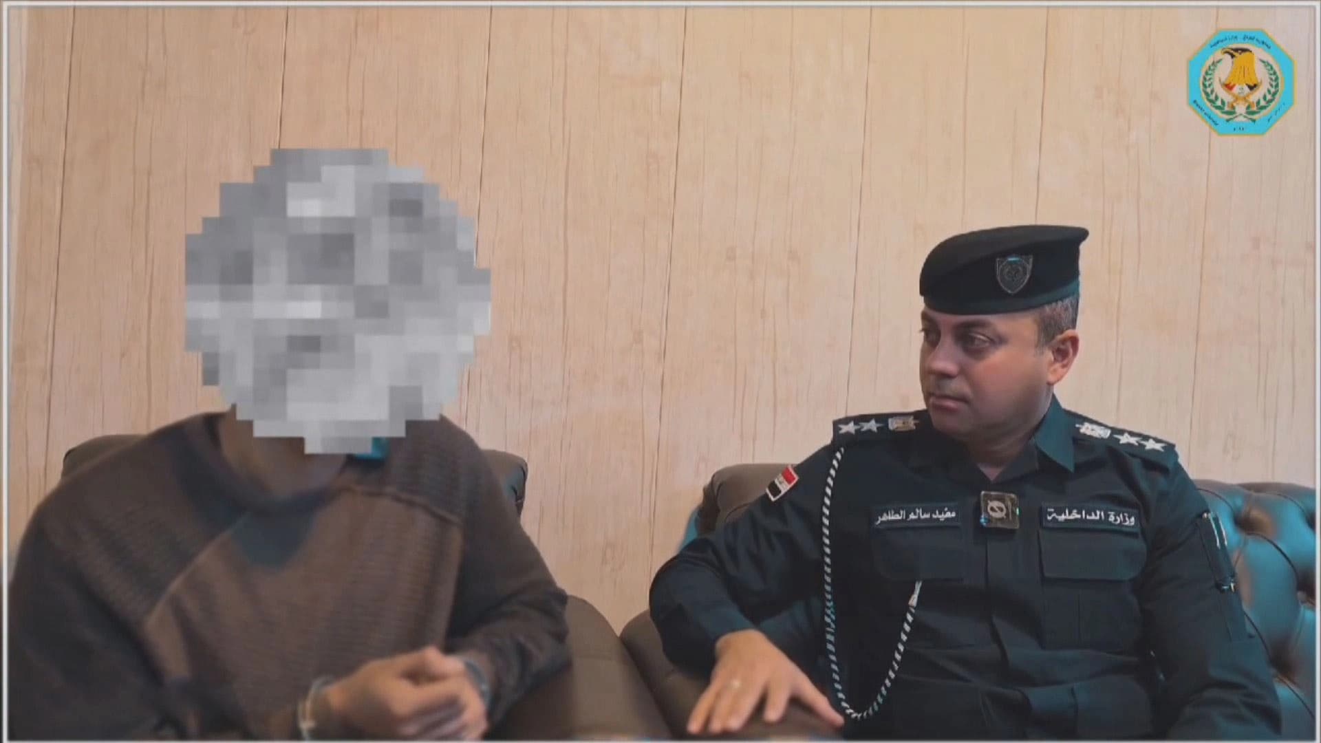 Kesê ku xwe wekî 'Balyozê Pêncem ê Îmam Mehdî' daye nasîn, li aliyê çepê