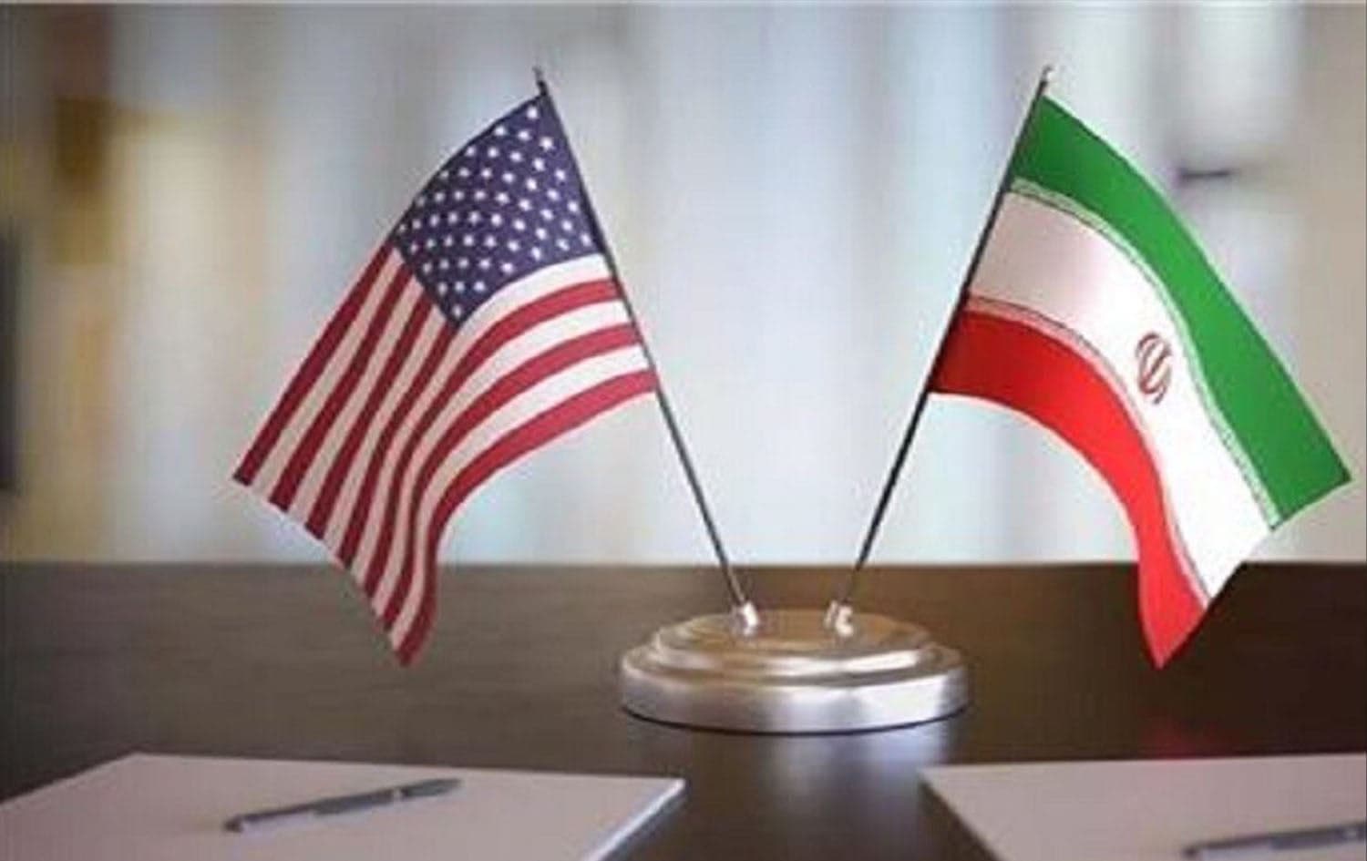 العلمان الإيراني والأميركي - أرشيفية