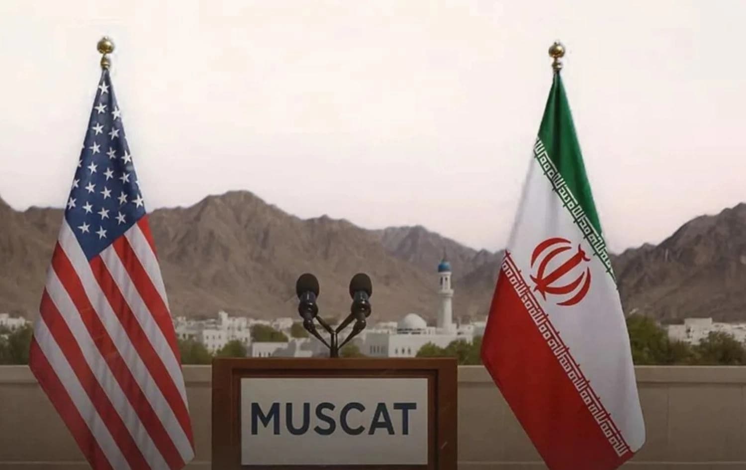 ئاڵای ئەمریکا و ئێران لە مەسقەت