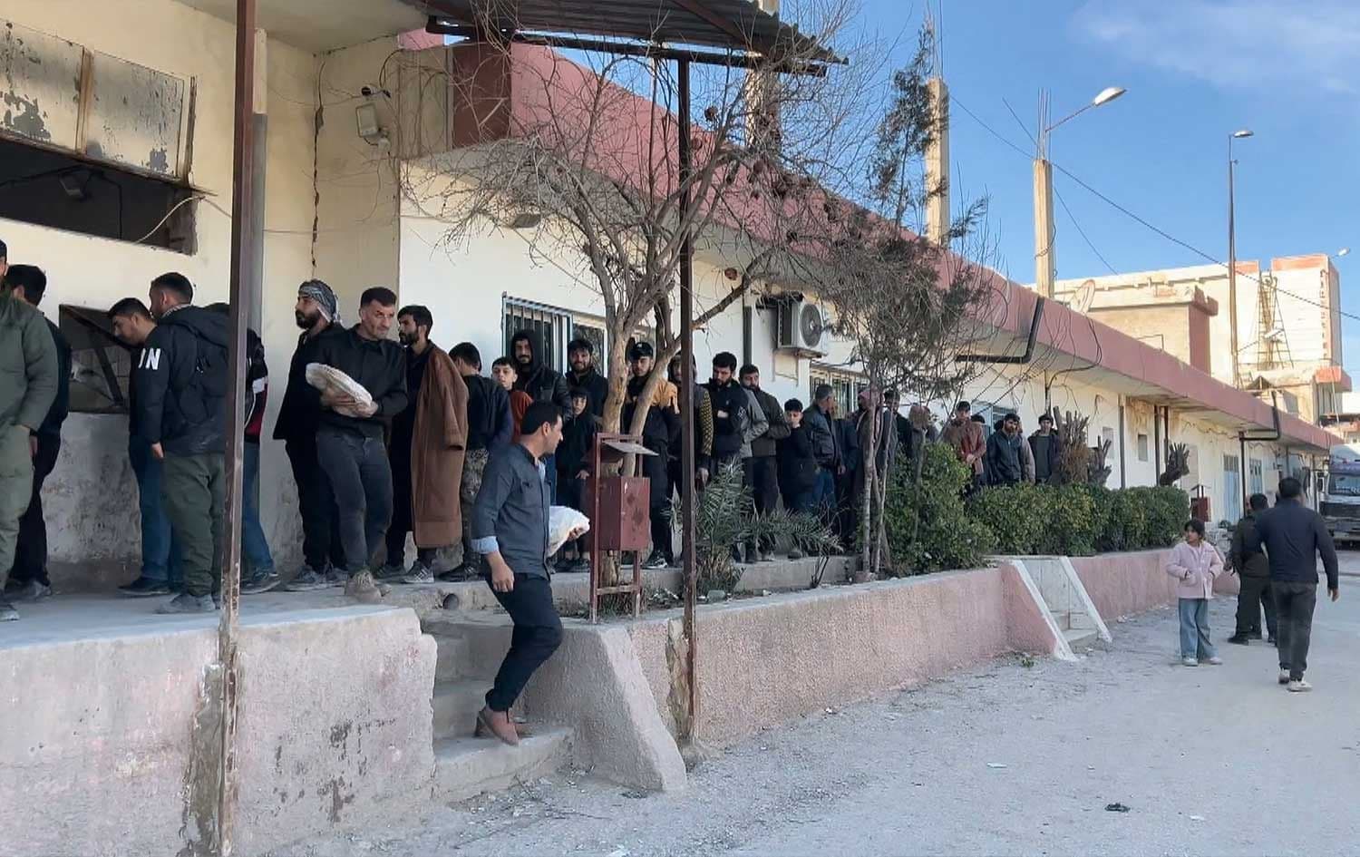 Residents of Kobane stand in long queues to get bread amid the humanitarian siege on the city. Photo: Screengrab/submitted