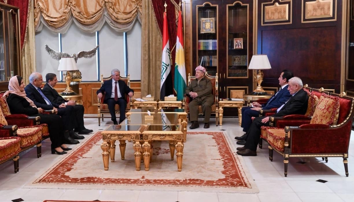 Başkan Mesud Barzani, bugün Erbil’in Pirmam ilçesinde Suriye Kürt Ulusal Konseyi (ENKS) Başkanlık Kurulu üyelerini kabul etti.