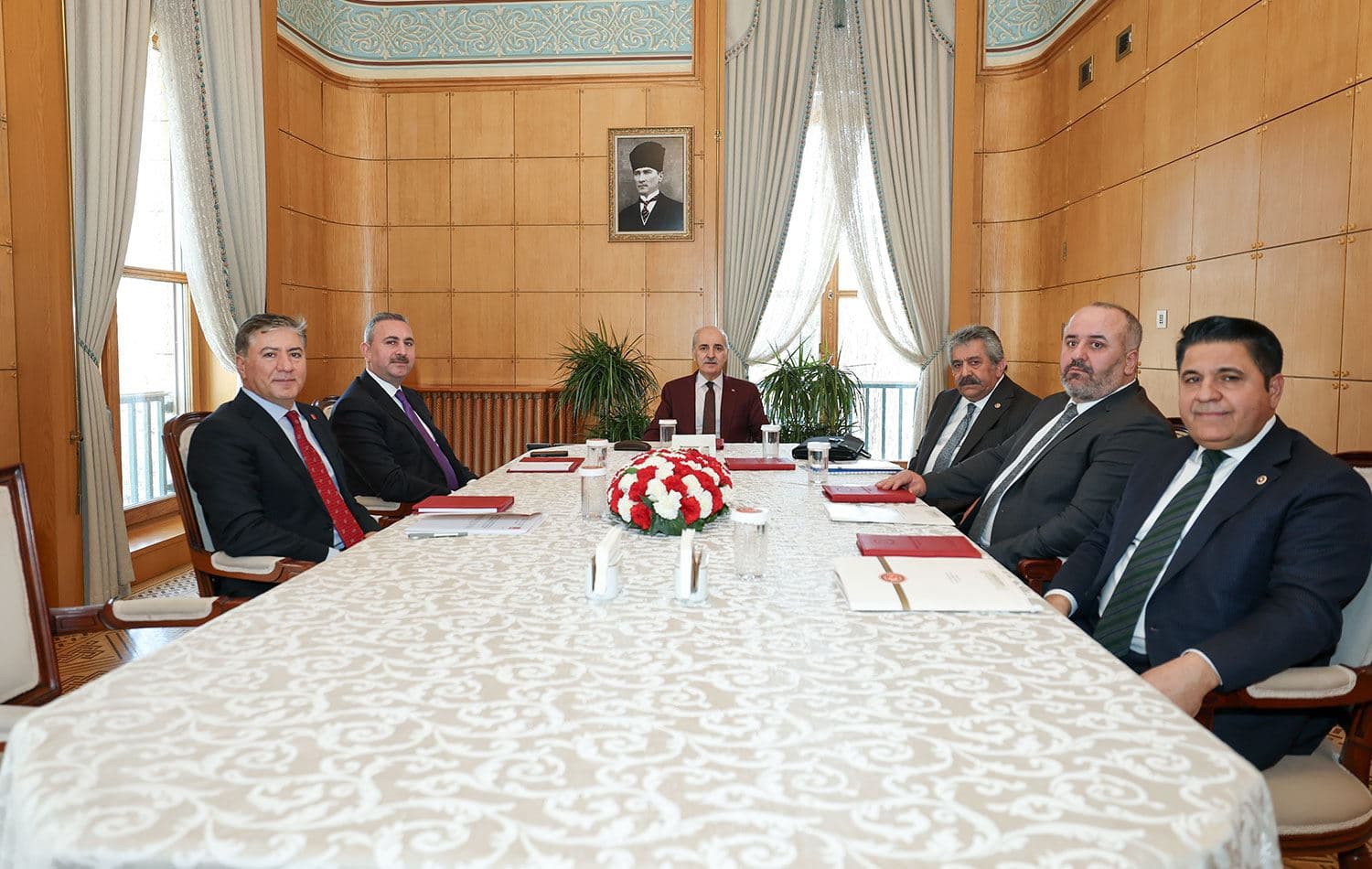 TBMM Başkanı Numan Kurtulmuş, komisyonun koordinatör grup başkan ve başkanvekilleri ile bir araya gelmişti. / Foto: AA
