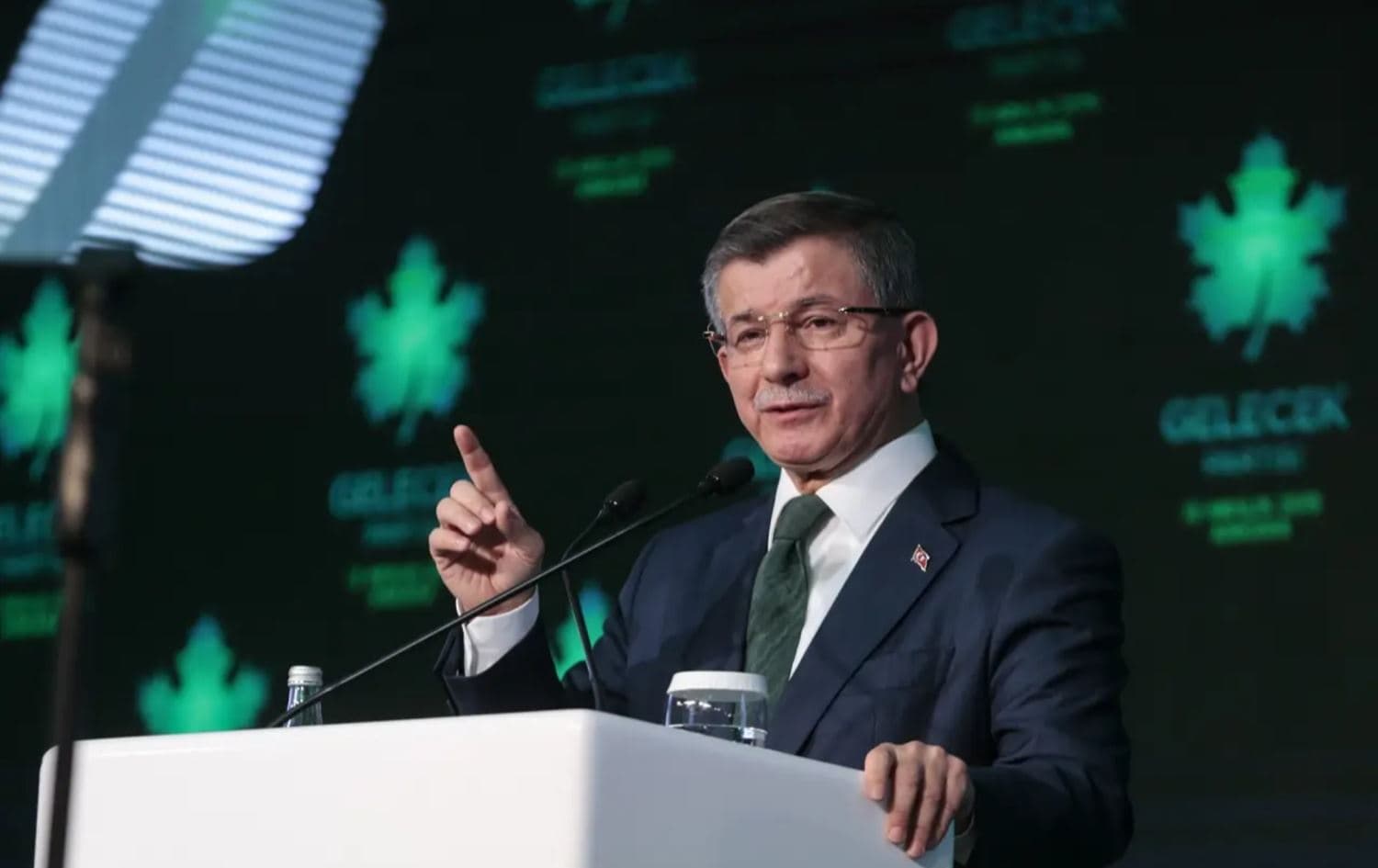 Eski Başbakan Ahmed Davutoğlu
