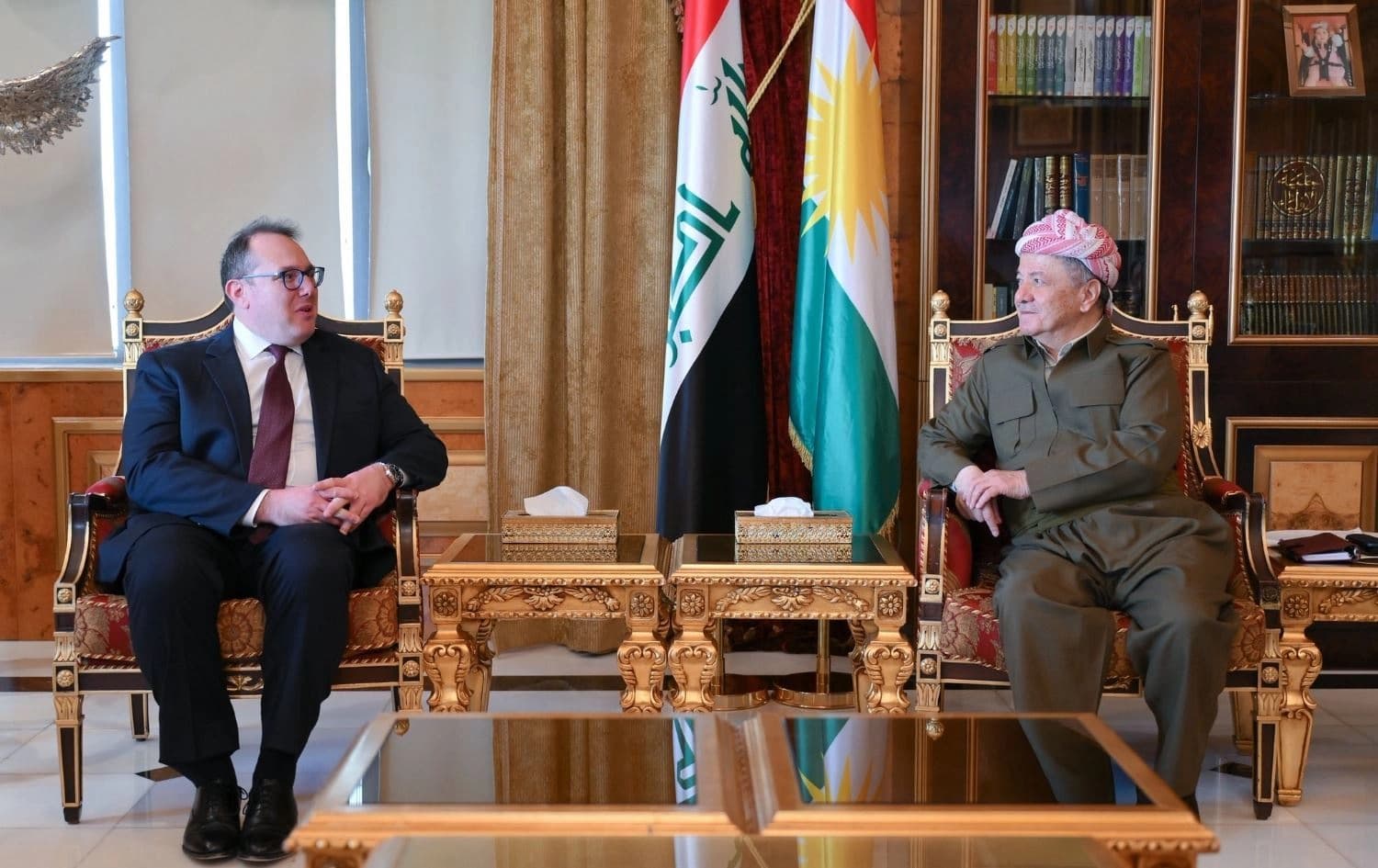 Başkan Mesud Barzani, bugün Pirmam’da ABD’nin Bağdat Büyükelçiliği Maslahatgüzarı Joshua Harris ve beraberindeki heyeti kabul etti.