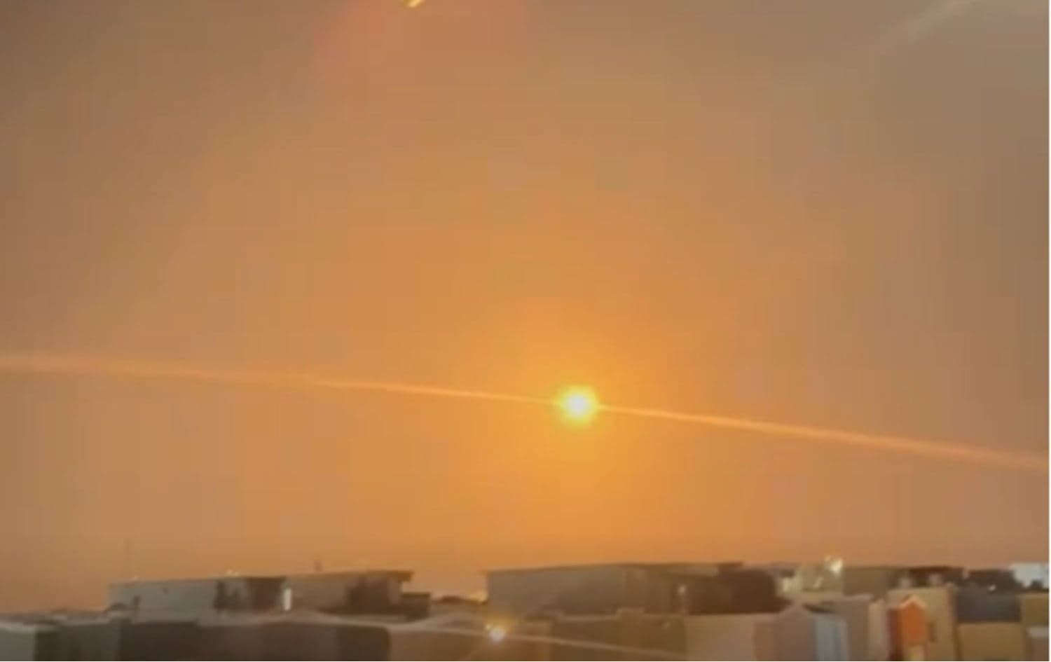 وێنەی ساتی خستنەخوارەوەی درۆن لە ئاسمانی هەولێر
