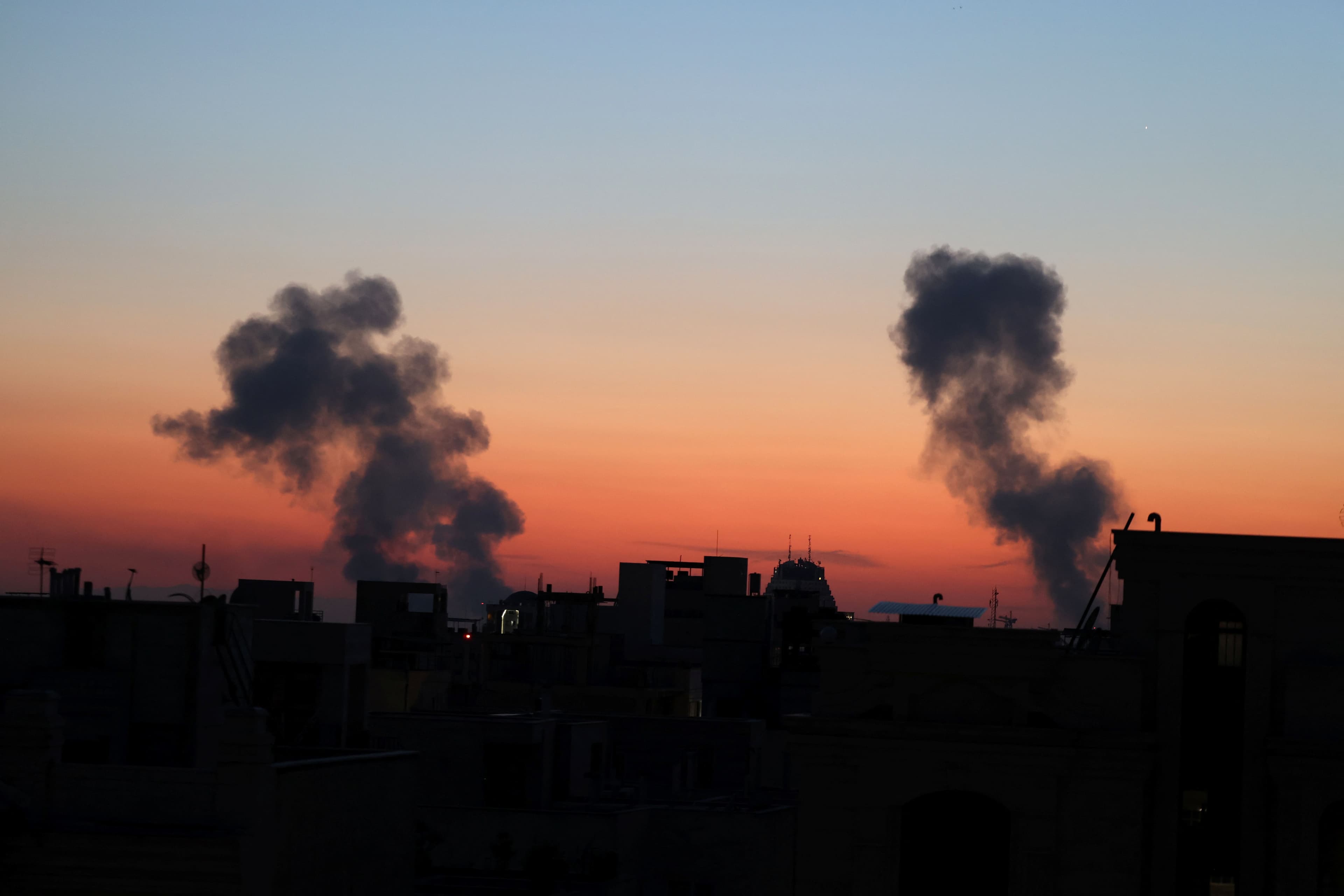 Black plumes of smoke ascends from the site of an airstrikes in a central area of the Iranian capital Tehran on March 6, 2026. Photo: AFP