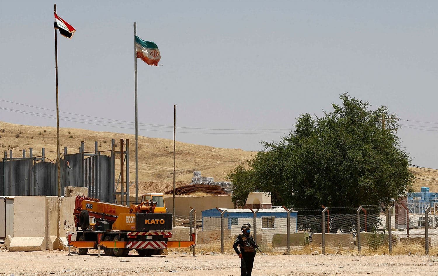 A member of Iraq's security forces stands guard on the Iraqi side of the Mandali border crossing on July 11, 2020. Photo: AFP