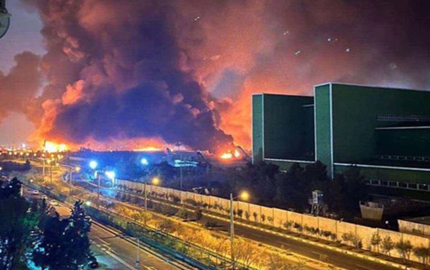 دیمەنی دوای بۆردوومانی ناوچەیەکی تاران