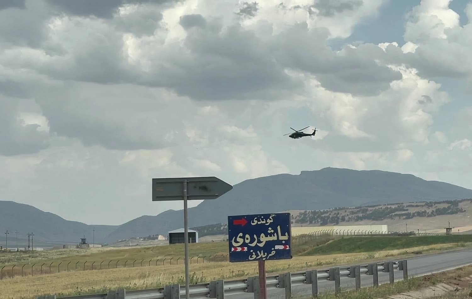 Koalisyona ait bir helikopter Harir'in Başur köyü üzerinden uçuyor Foto: Rûdaw/ Arşiv