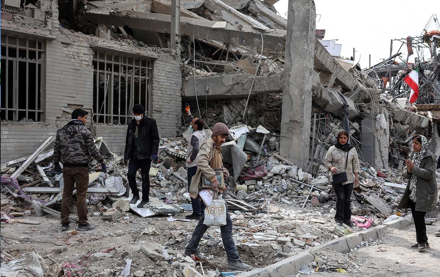 Iranians collect belongings from the rubble of a damaged residential building in Tehran on March 12, 2026. Photo: AFP