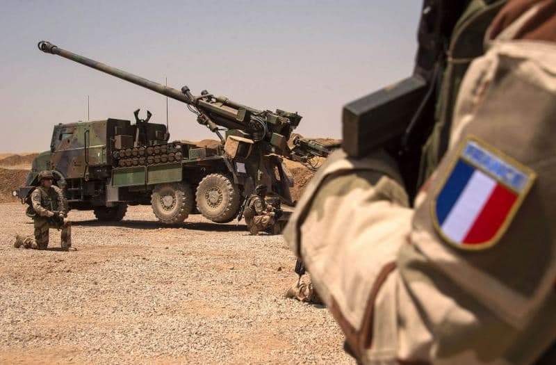 French soldiers from the Wagram Task Force next to a unit of CAESAR, a French self-propelled 155 mm howitzer, north of Mosul on July 13, 2017, as the French army provided military support for Iraq forces fighting ISIS. AFP file photo