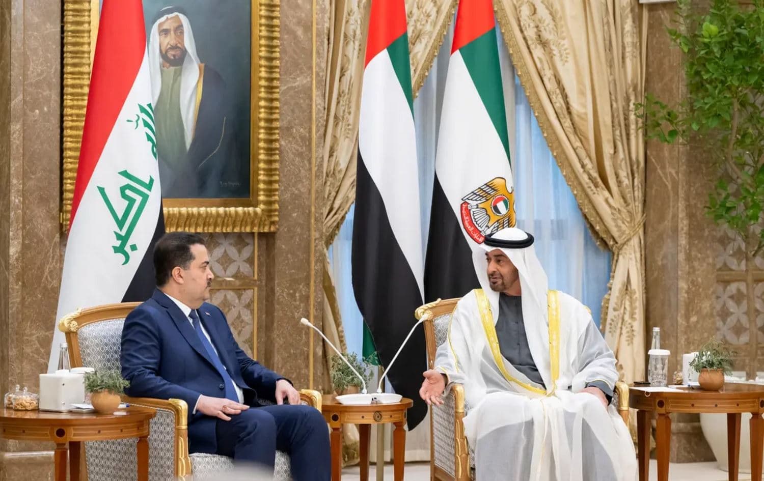 محەممەد شیاع سوودانی، سەرۆکوەزیرانی عێراق لەگەڵ شێخ محەممەد بن زاید ئال نەهیان، سەرۆکی ئیمارات