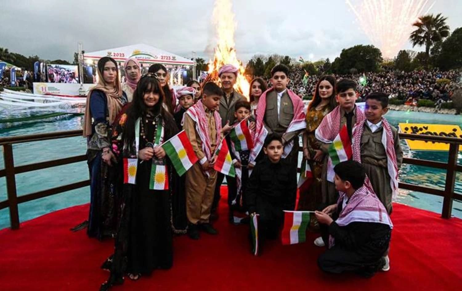Başkan Barzani 2023'te şehit çocukları ile Erbil'de Newroz ateşini yaktı