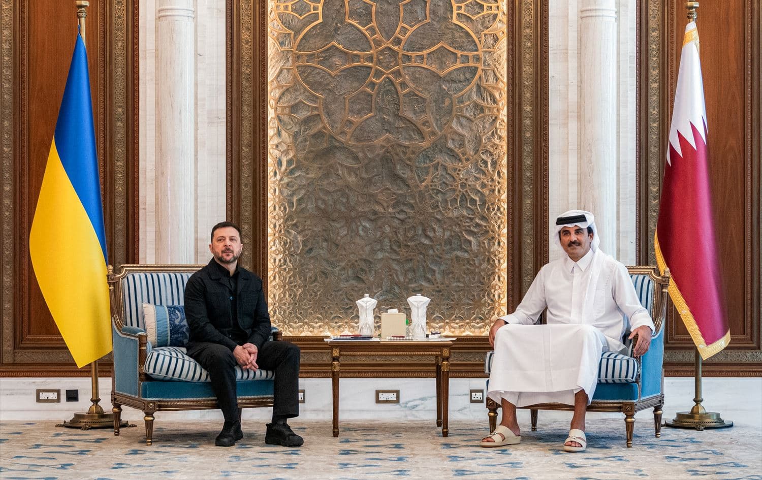 Qatar's Emir Sheikh Tamim bin Hamad Al-Thani (right) meeting with Ukraine's President Volodymyr Zelensky (left) and delegation at Lusail Palace in Doha on March 28, 2026. Photo: Qatar Amiri Diwan / AFP