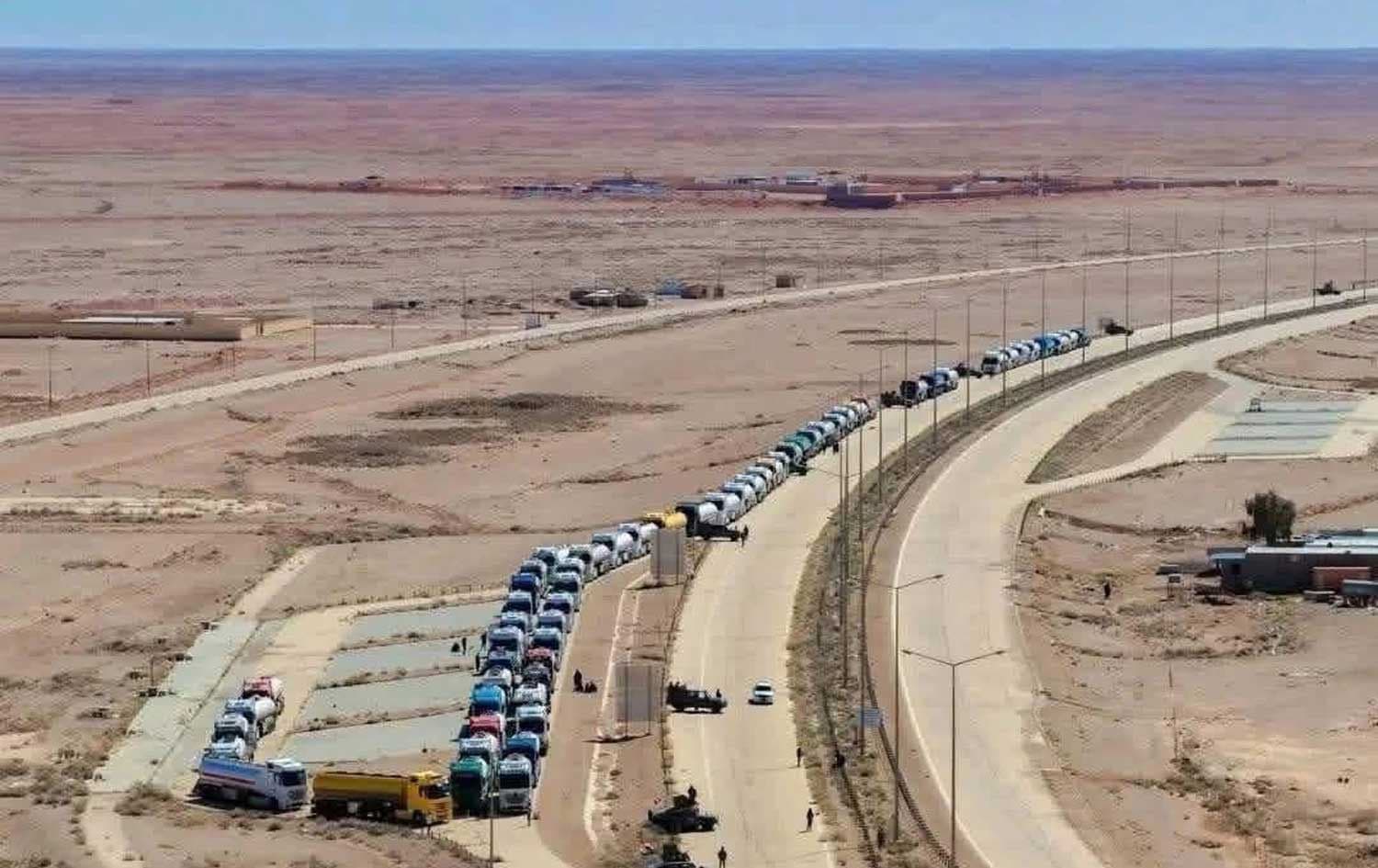 Iraqi oil tankers depart Iraq for Syria through al-Waleed border crossing on March 31, 2026. Photo: Iraq's General Authority of Customs