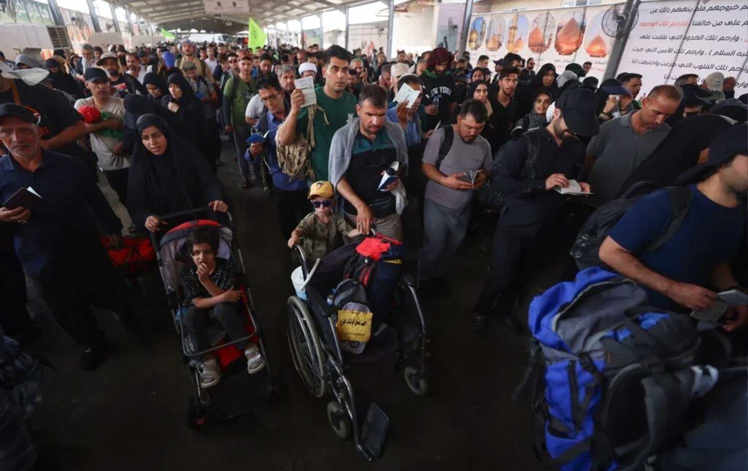 Shiite pilgrims arriving from Iran go through border control at the Zurbatiyah crossing in Iraq's Wasit province on August 6, 2025. File photo: AFP