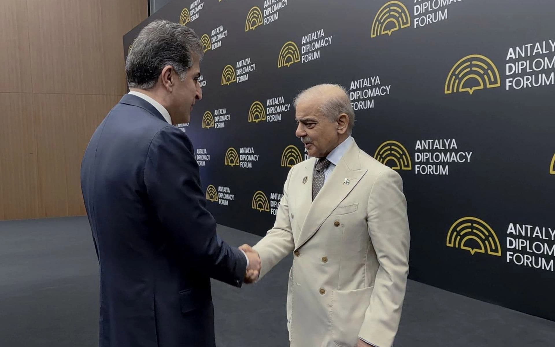 Kürdistan Bölgesi Başkanı Neçirvan Barzani, Antalya Diplomasi Forumu'nda (ADF) Pakistan Başbakanı Şahbaz Şerif’i ile görüştü