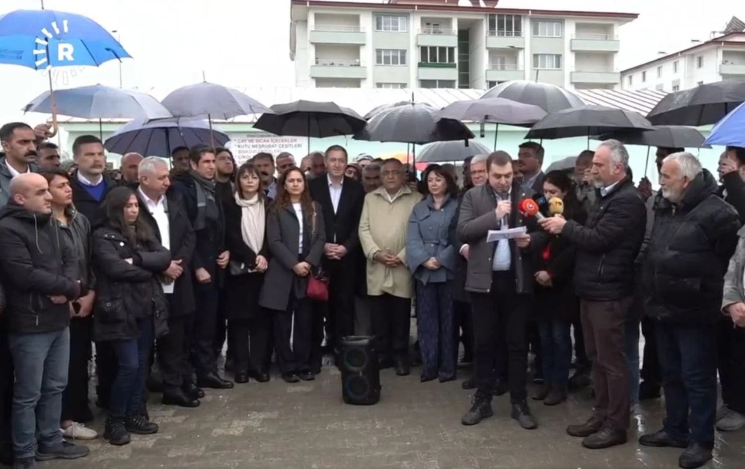 Edirne cezaevi önünde açıklma yapıldı.